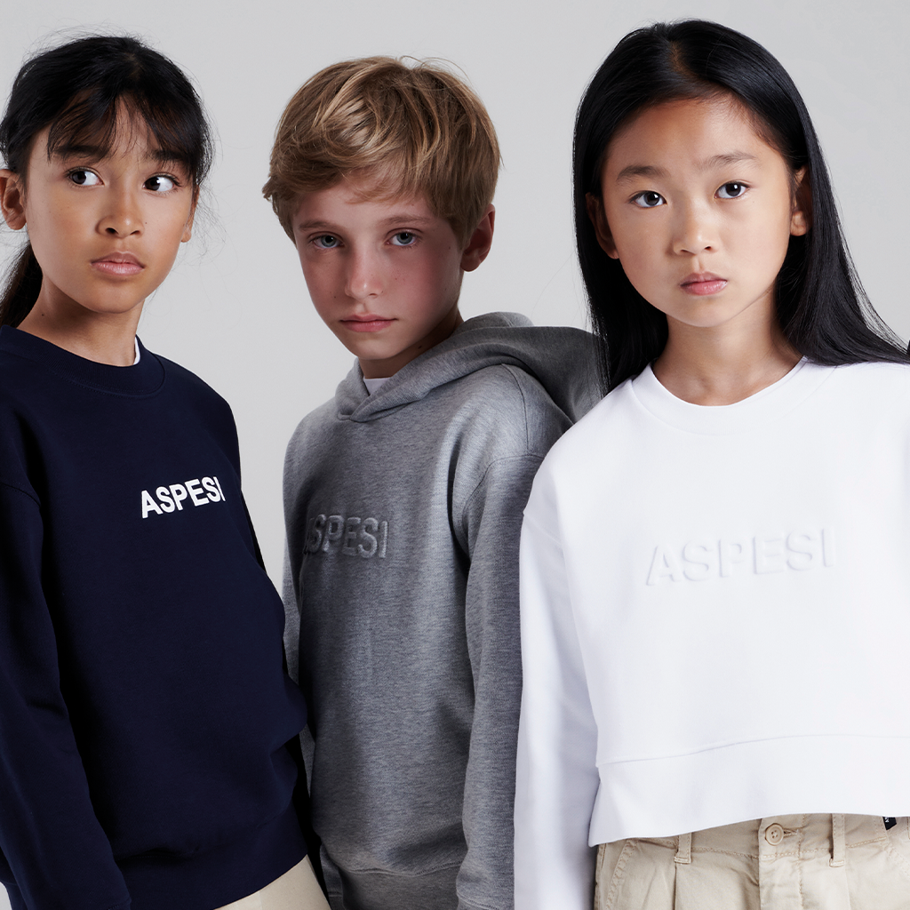 Dziecięca moda Aspesi: Łączenie minimalizmu z urokiem dzieciństwa